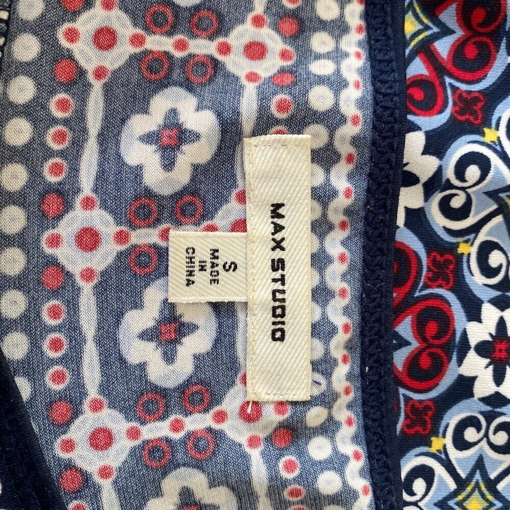 MAX STUDIO, EUC, red blue floral geometric stretch 3/4 sleeve, S - Picture 2 of 4